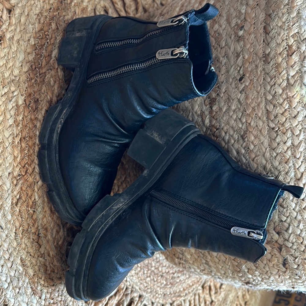 4 Earth by Blowfish W’s chunky sole boots. 7